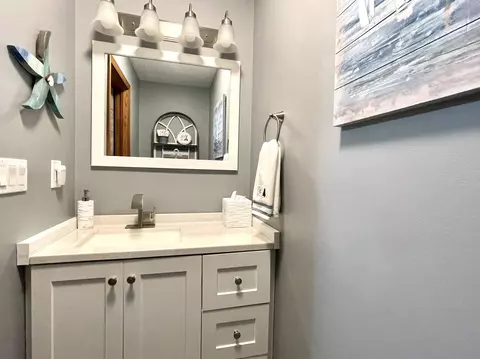 Bath - 4371 Rose, Gladwin, MI 48624 photo 2 of 16