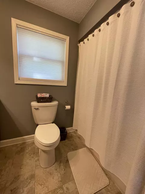 Bath - 4371 Rose, Gladwin, MI 48624 photo 9 of 16