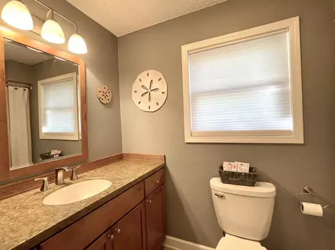Bath - 4371 Rose, Gladwin, MI 48624 photo 3 of 16
