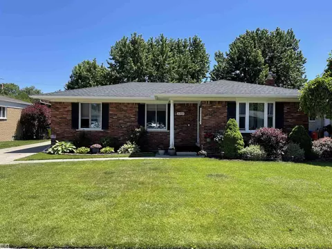31302 Mcnamee, Fraser, MI 48026