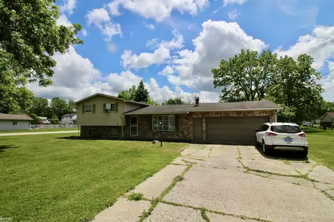 6056 E Maple, Grand Blanc, MI 48439