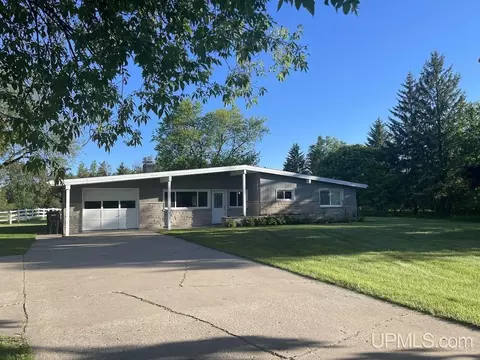 1205 Us Highway 2 41, Bark River, MI 49807