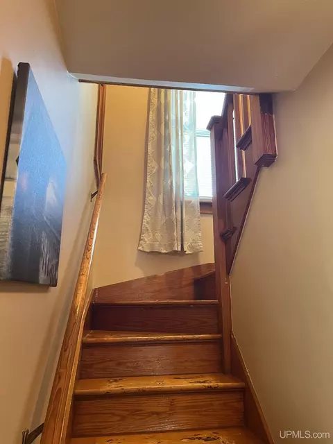 Entry Way - 1303 N Second, Ishpeming, MI 49849 photo 7 of 13
