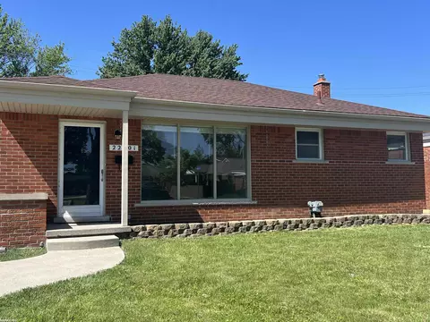 22001 Visnaw, Saint Clair Shores, MI 48081