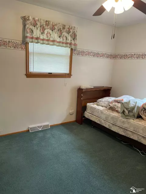 Bedroom - 1311 John L, Monroe, MI 48162 photo 2 of 3