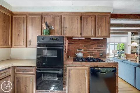 1819 Littlestone, Grosse Pointe Woods, MI 48236 photo 15