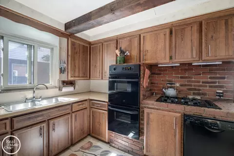 1819 Littlestone, Grosse Pointe Woods, MI 48236 photo 16
