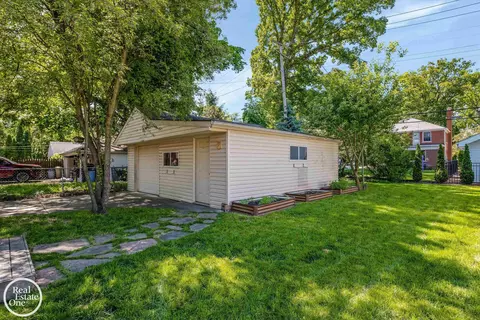 1819 Littlestone, Grosse Pointe Woods, MI 48236 photo 40