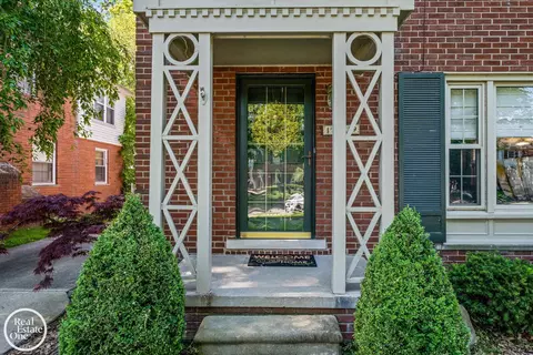 1819 Littlestone, Grosse Pointe Woods, MI 48236 photo 3