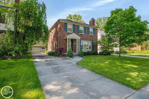 1819 Littlestone, Grosse Pointe Woods, MI 48236 photo 2