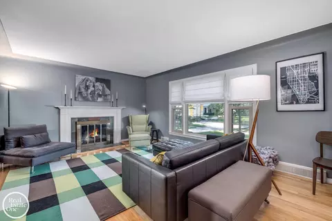 1819 Littlestone, Grosse Pointe Woods, MI 48236 photo 6