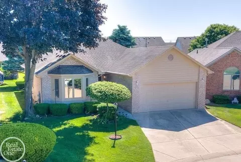 52694 Covecreek, Macomb, MI 48042