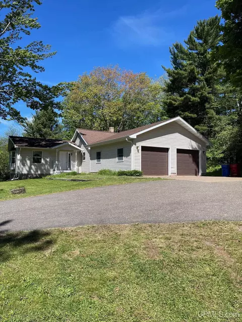 1930 Southwood, Ishpeming, MI 49849