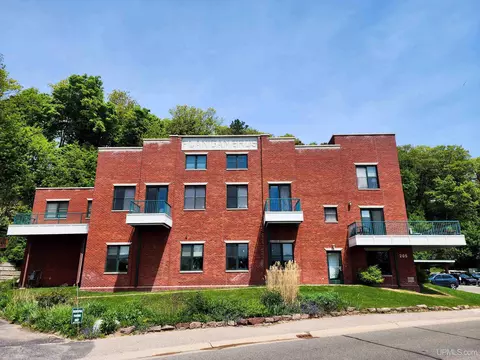 205 N Lakeshore #2D, Marquette, MI 49855