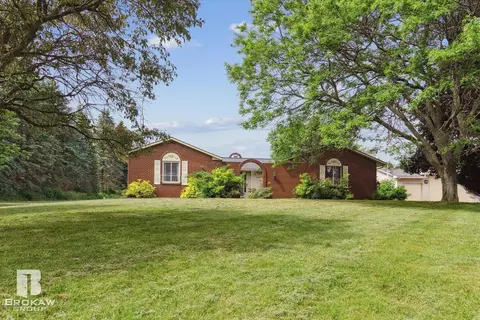 5950 Cobb, Lapeer, MI 48446