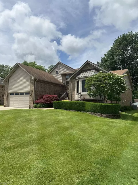 39343 Rivercrest, Harrison Township, MI 48045