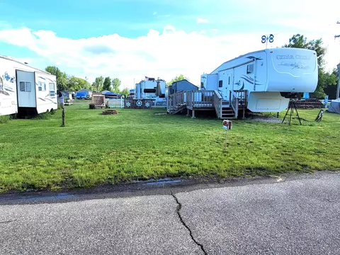 831 S Main Sleepy Oaks UNIT 220, Au Gres, MI 48703