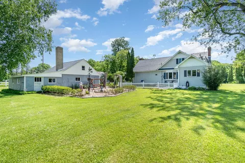 679 W Pine River Rd, Midland, MI 48640