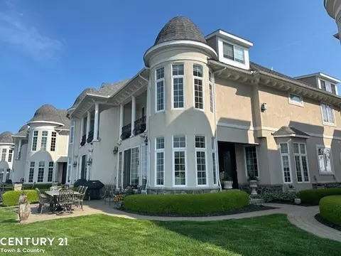 33090 Venetian Pointe #9, Harrison Township, MI 48045
