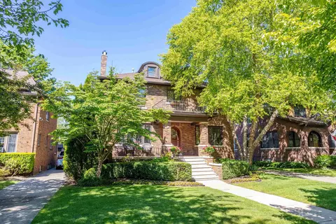 1427 Yorkshire, Grosse Pointe Park, MI 48230 photo 2