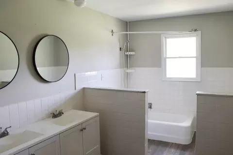 Bath - 2383 Tandy, Flint, MI 48532 photo 3 of 8