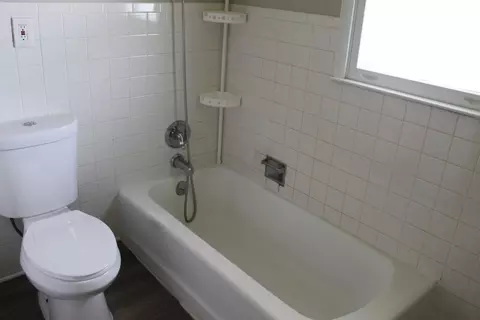 Bath - 2383 Tandy, Flint, MI 48532 photo 6 of 8
