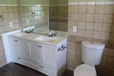Bath - 2383 Tandy, Flint, MI 48532 photo 2 of 8