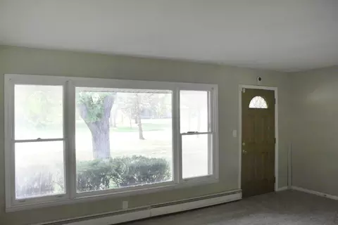 Living - 2383 Tandy, Flint, MI 48532 photo 2 of 5