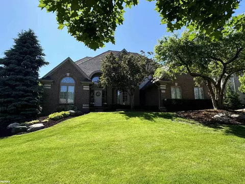 1271 Creek Pointe, Rochester, MI 48307