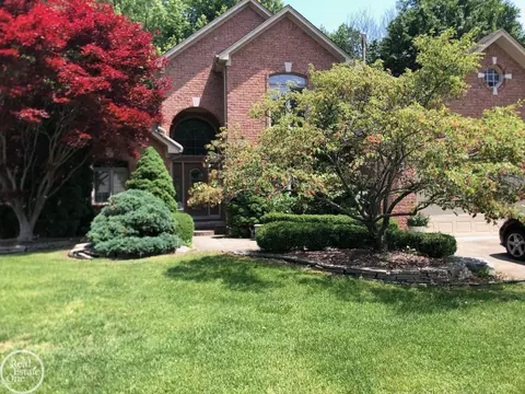 38320 River Park, Sterling Heights, MI 48313