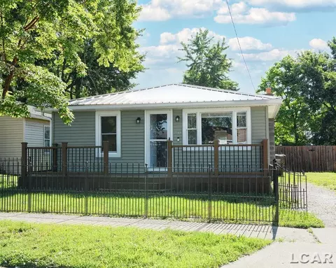 733 Oak, Adrian, MI 49221