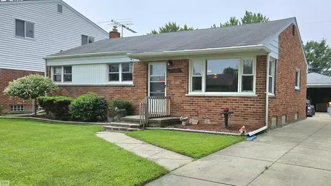 23100 Port, Saint Clair Shores, MI 48082
