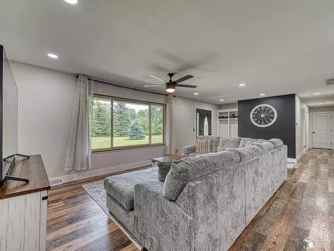 10015 Secor, Temperance, MI 48182 photo 5