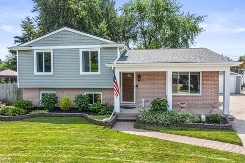 18558 N Oak, Clinton Township, MI 48038