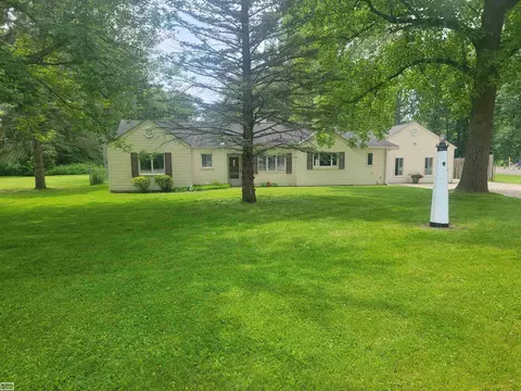 37166 Jefferson, Harrison Township, MI 48045