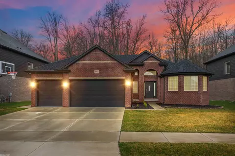 19072 Brighton, Macomb, MI 48042 photo 2