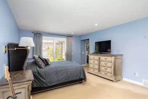 Bedroom - 4 Lakeside, Grosse Pointe, MI 48230 photo 3 of 11