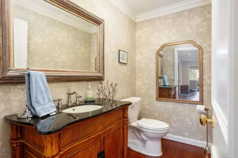 Bath - 4 Lakeside, Grosse Pointe, MI 48230 photo 1 of 8