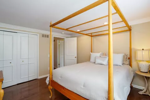 Bedroom - 4 Lakeside, Grosse Pointe, MI 48230 photo 7 of 11
