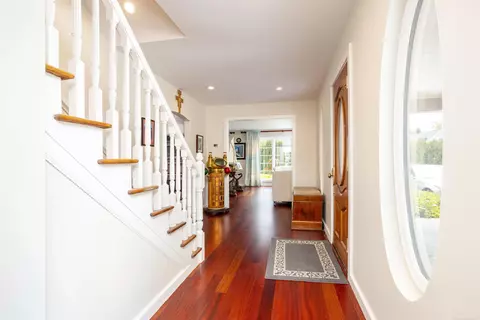Entry Way - 4 Lakeside, Grosse Pointe, MI 48230 photo 1 of 5