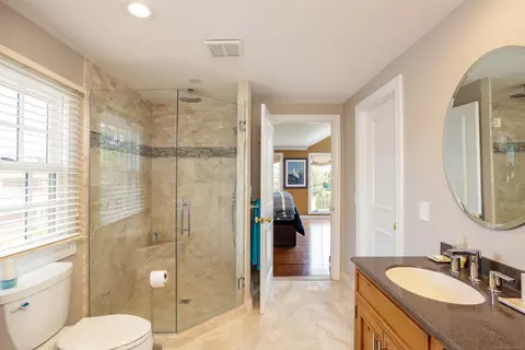 Bath - 4 Lakeside, Grosse Pointe, MI 48230 photo 6 of 8