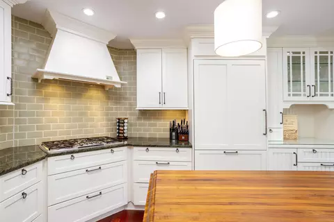 Kitchen - 4 Lakeside, Grosse Pointe, MI 48230 photo 4 of 6