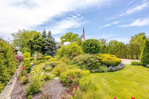 Exterior - 4 Lakeside, Grosse Pointe, MI 48230 photo 17 of 18