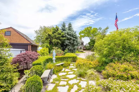 Exterior - 4 Lakeside, Grosse Pointe, MI 48230 photo 12 of 18