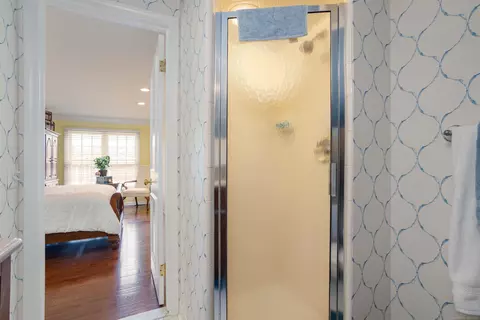 Bath - 4 Lakeside, Grosse Pointe, MI 48230 photo 5 of 8