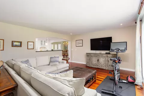 Living - 4 Lakeside, Grosse Pointe, MI 48230 photo 4 of 4