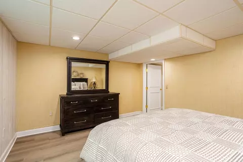 Bedroom - 4 Lakeside, Grosse Pointe, MI 48230 photo 11 of 11