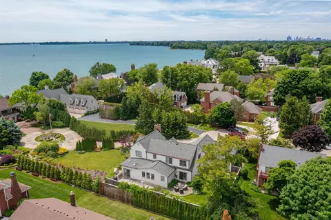 View/Area - 4 Lakeside, Grosse Pointe, MI 48230 photo 7 of 9