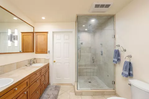Bath - 4 Lakeside, Grosse Pointe, MI 48230 photo 3 of 8