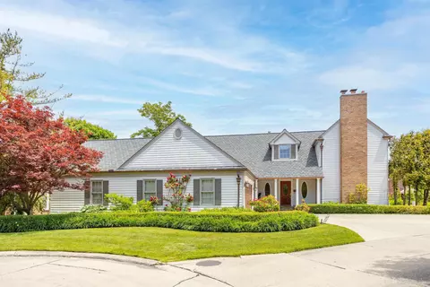 Exterior - 4 Lakeside, Grosse Pointe, MI 48230 photo 3 of 18